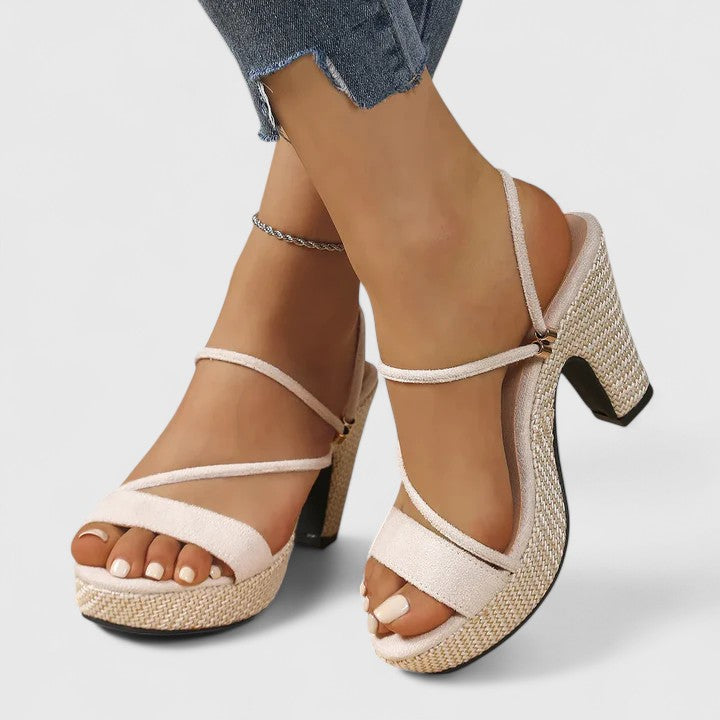 Gitta | Refined heels
