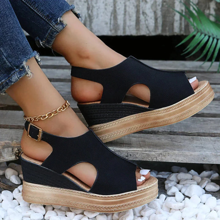 Alice Caroline | Relaxed wedge sandals