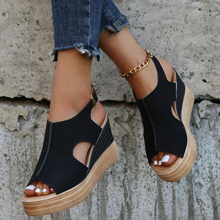 Alice Caroline | Relaxed wedge sandals